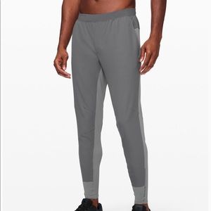 Lululemon men’s “switch up” lightweight joggers